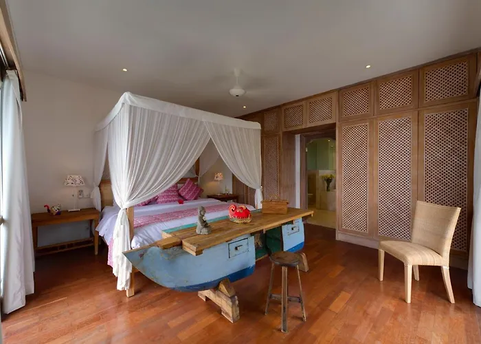 Siri Mendira Villa *